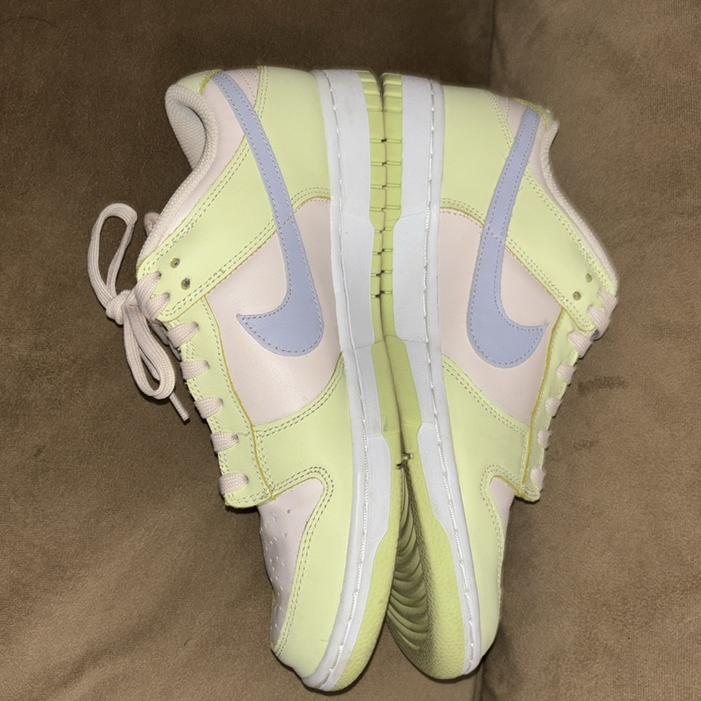 Nike Women's Sneakers in Pastel Yellow and Lavender